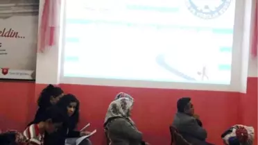 Şaphane'de Yurt-Kur Öğrencilerine Liderlik, Kişisel Gelişim Semineri Verildi
