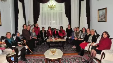 Vali Savaş'ın Eşine Huzurevi Sakinlerinden Ziyaret