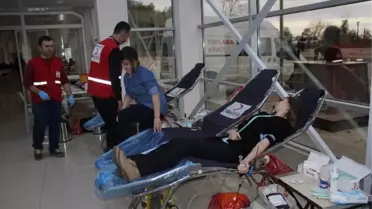 Giresun Üniversitesi Öğrencilerinden Kan Bağışı