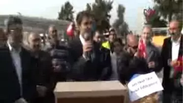 İzmir'de Tiyatro Gibi Metro Protestosu