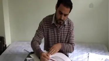 'Türk liderlerine olan sevgisini çizdiği resimlerle gösteriyor'