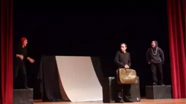 Madde Bağımlılığına Karşı Öğrencilere Tiyatrolu Uyarı
