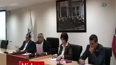 Toplantıyı Basan Minibüsçüler Meclis Üyelerini Darp Etti
