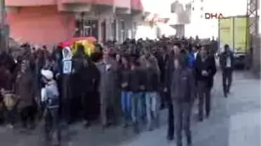 İranlı Kadın PKK'lıyı Kadınlar Defnetti