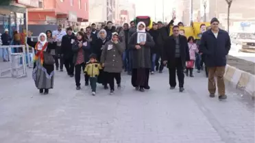 Suriyeli Kadın PKK'lıyı Kadınlar Defnetti