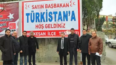 CHP ve MHP'den, Başbakan'a Afişli Karşılama