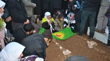 Yüksekova'da Ölen 2 Kişi Otopsinin Ardından Toprağa Verildi
