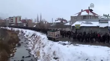 Yüksekova'daki izinsiz gösteride ölen 2 kişinin cenazesi