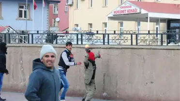 Yüksekova Hükümet Konağı'na Motoloflu Saldırı