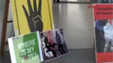 Paris'te Mursi Taraftarları Şiddeti Anlatan Resimler Taşıdı