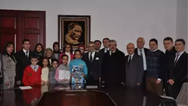 Manisa'da Dünya İnsan Hakları Etkinlik Yarışmalarının Ödülleri Verildi