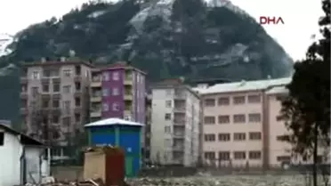 Rize'de Gün Geçtikçe Eğimi Artan Binalar Korkutuyor