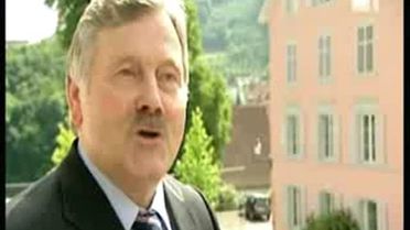 Sigortasız Hizmetçi Çalıştıran Ünlü Siyasetçi ve Bölge Yargıcı Olan Eşi 'Halktan' Özür Diledi
