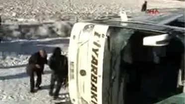 Aksaray'da Buzlanma Nedeniyle Yolcu Otobüsü Devrildi 15 Yaralı