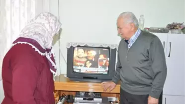 Annesinin Haşhaşlı Böreğini Yiyecek