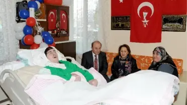 Vali Öztürk, Umut'u Ziyaret Etti