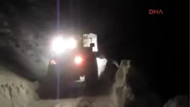 Mehmetçik Karda Mahsur Kalan 5 Kişiyi Kurtardı