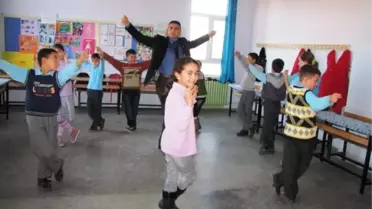 Öğrencilere Halk Oyunları Kursu