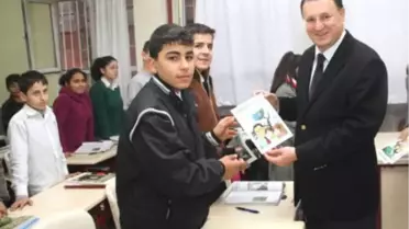 Antakya Belediye Başkanı Savaş'tan Öğrencilere Kitap