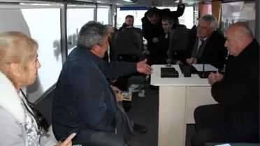 'Gezici Başkanlık Ofisi' Mahalle Mahalle Geziyor