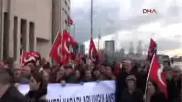 Adliye Önünden 'Tahliye Edin' Eylemi