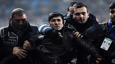 Sahaya Giren Taraftar Hakkında Suç Duyurusu