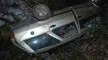 Ereğli'de Buzda Kayan Otomobil Dere Yatağına Uçtu: 2 Yaralı