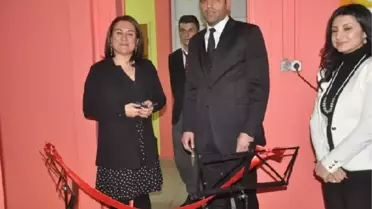 Sanatçı Efkan Şeşen'in Eşinden Yüksekovalı Öğrencilere Müzik Salonu