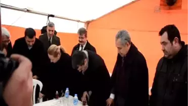 Başbakan Yardımcısı Arınç, taziye ziyaretinde bulundu -