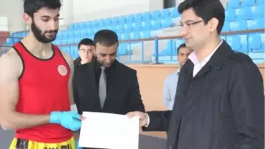 Erciş'teki Kick Boks Sporcuları Sertifika Aldı