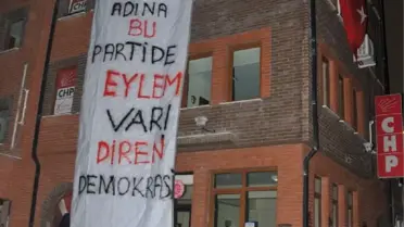 Eskişehir'de Milletvekili Kurt'un Başkan Adaylığına Pankartlı Tepki