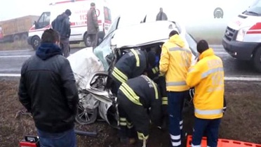 Tedavi için hastaneye götürülürken trafik kazasında öldü -