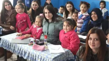 Üniversitelilerden İlkokul Öğrencilerine Yardım