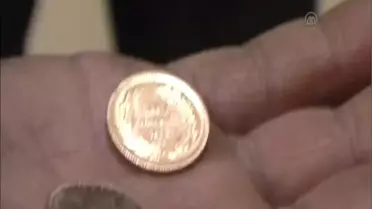 Yardım Olarak Verilen Montun Cebindeki Altınları Teslim Etti