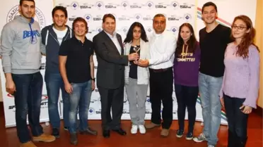 İzmirli Kızlara Bir Ödül de İstanbul'dan