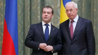 Rusya Başbakanı Medvedev ile Ukrayna Başbakanı Azarov Bir Araya Geldi