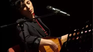 Türkülerin Başarılı Yorumcusu Özlem Özdil'den Halk Müziği Ziyafeti