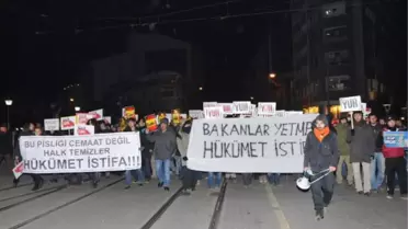 Eskişehir'de Göstericiler Halk Bankasına Yumurta Attı