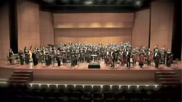 İDSO 2004'e Ossıpov Balalayka Topluluğu ile Merhaba Diyor