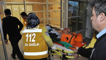 Elmadağ'da 3 Polis Otomobil Şarampole Yuvarlanınca Yaralandı