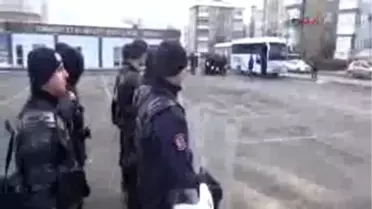 Karabük'te Uludere'de Ölenleri Anan Öğrencilere Saldırı