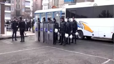Karabük'te Uludere'de Ölenleri Anan Öğrencilere Saldırı
