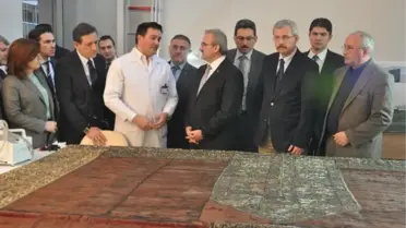 Vali Karaloğlu, 5 Asırlık Kabe Örtüsünü İnceledi