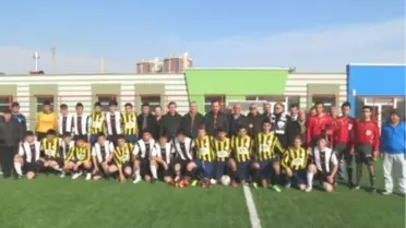 Dumlupınar Spor Kompleksi ve Gençlik Merkezi'nin Futbol Sahası Açıldı