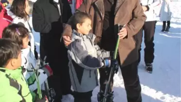 Sporculara Kayak Malzemesi Dağıtıldı