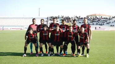 Tosya Belediye Spor 5 Futbolcu ile Yollarını Ayırdı