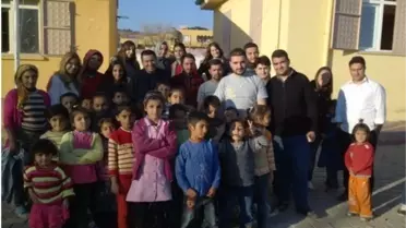 Üniversitelilerden Köy Okuluna Örnek Davranış