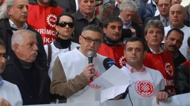 Adana'da Sağlık Çalışanlarından Torba Yasa Eylemi