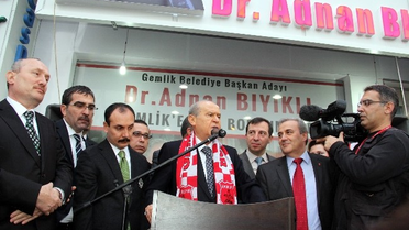 MHP Lideri Bahçeli, Gemlik'te Seçim Bürosu Açtı