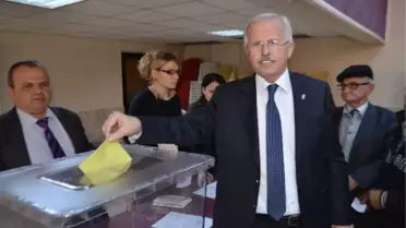Akhisar Tuhafiyeciler'de Ruşen Üren Güven Tazeledi